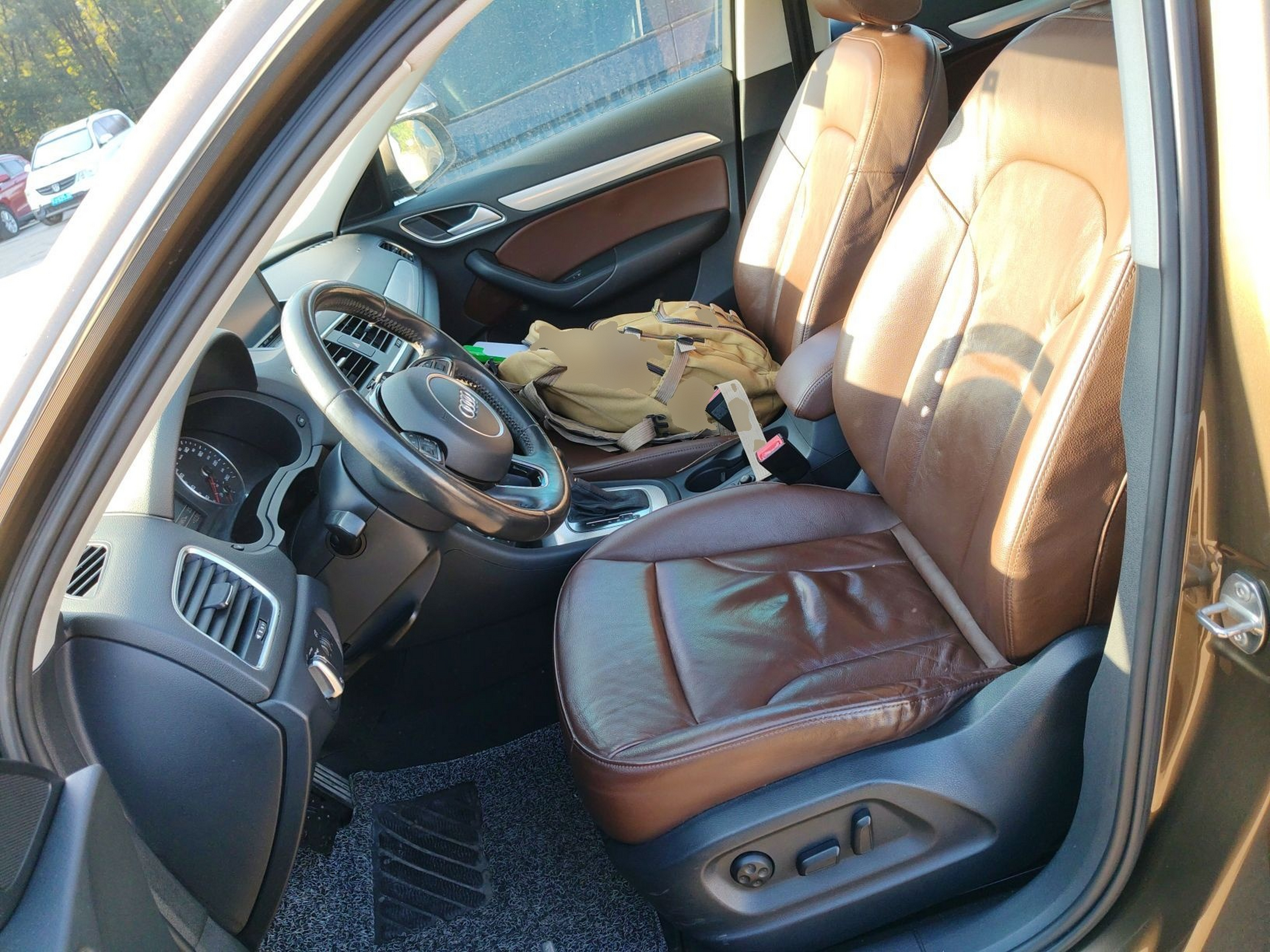 Переднее сиденье в автомобиле