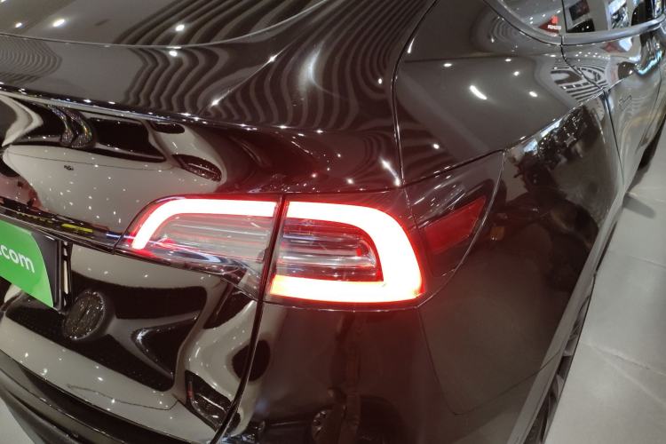 Used Tesla Model Y 2022 Long-Range All-Wheel-Drive Version
