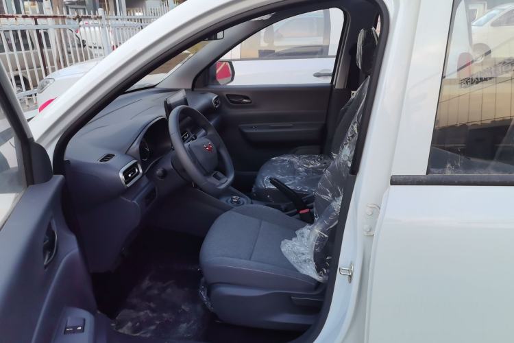 Used Wuling Hongguang New Energy 2024 All-Electric Model 300KM Standard Version
