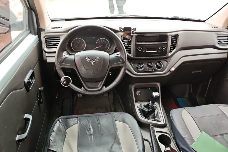 Used Wuling Hongguang V 2019 1.5L Base Version China VI LAR