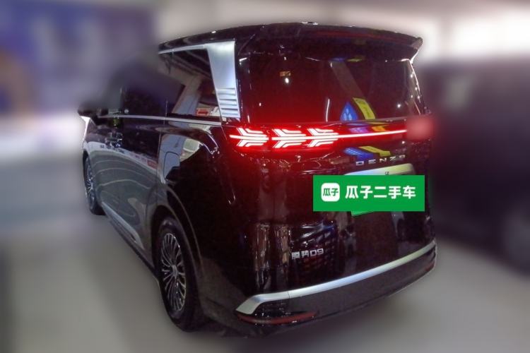 Used Denza D9 2022 DM-i 1040 Prestige Model
