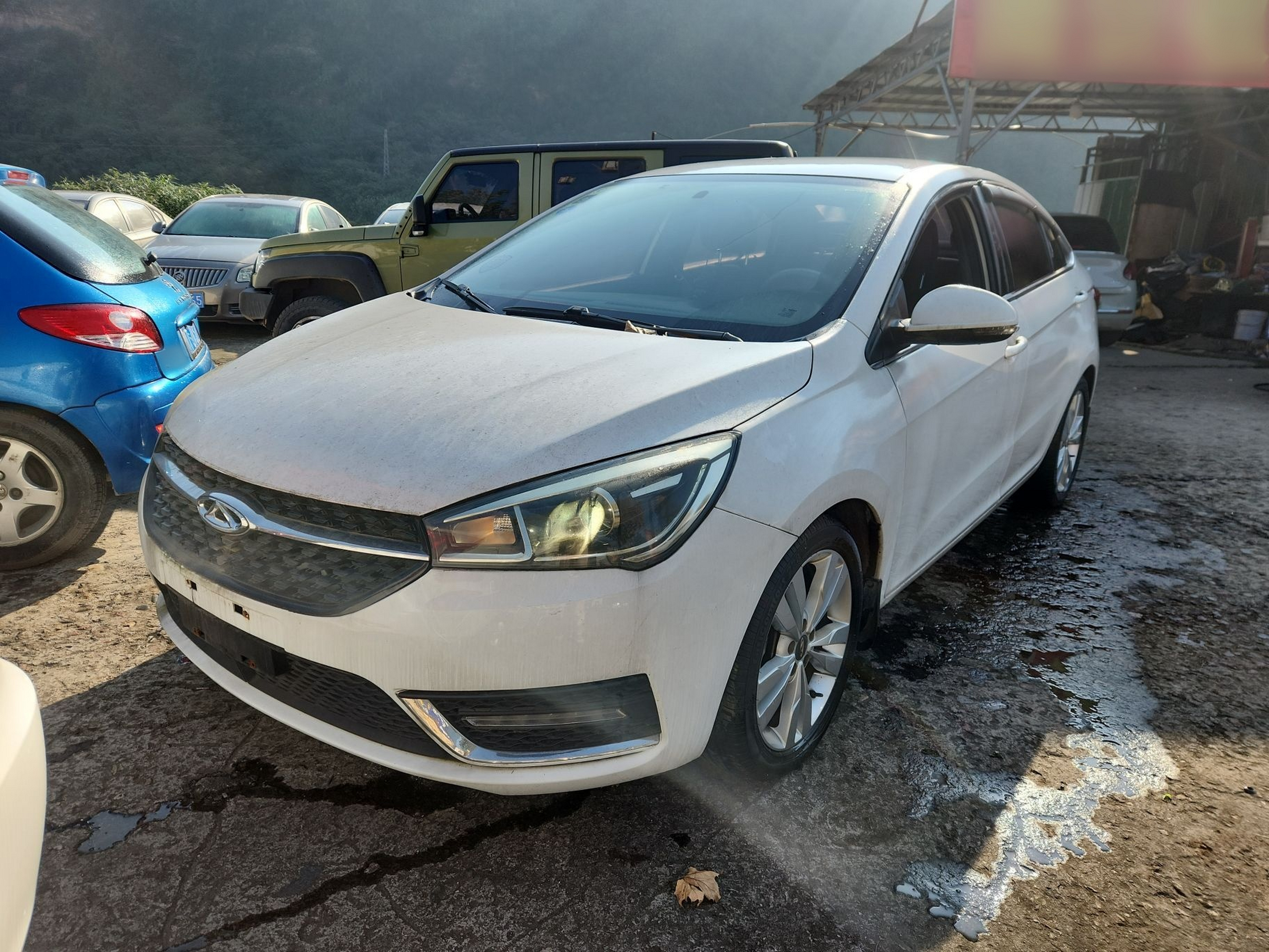 تحت مقدمة السيارة