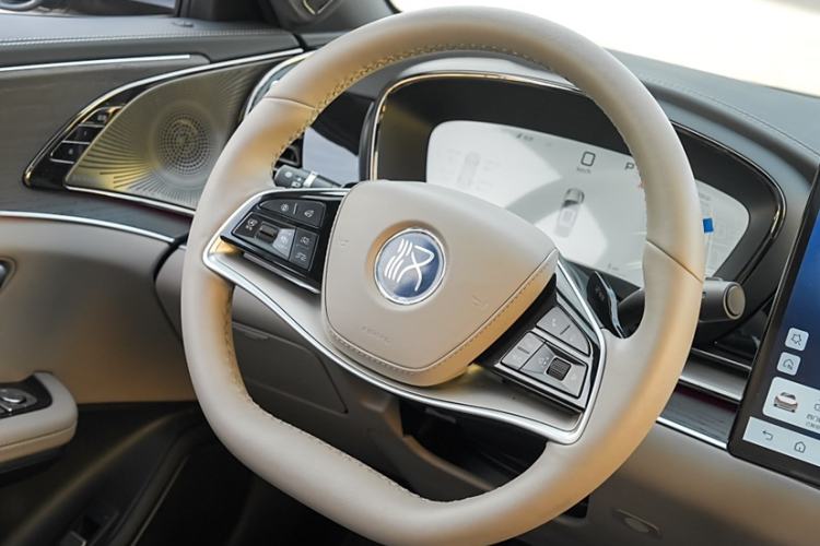 Used BYD Han 2025 EV with 701 km of Laser Radar-Enabled Intelligent Driving
