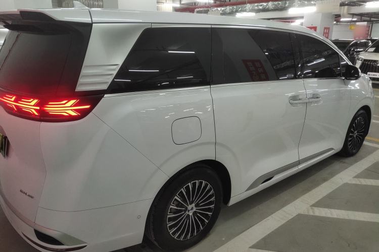 Used Denza D9 2022 DM-i 970 Four-Wheel Drive Flagship Model