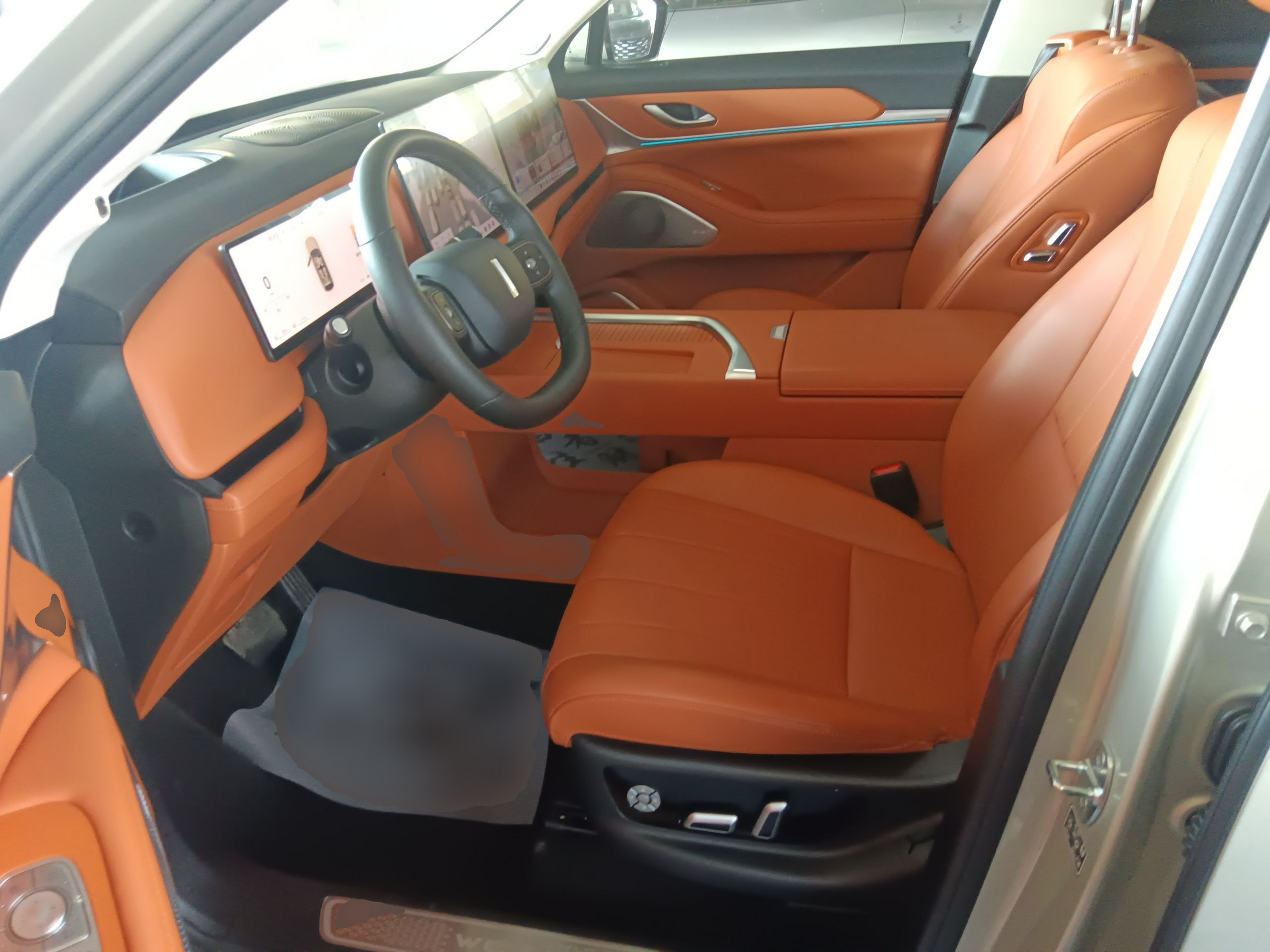 المقاعد الأمامية داخل السيارة