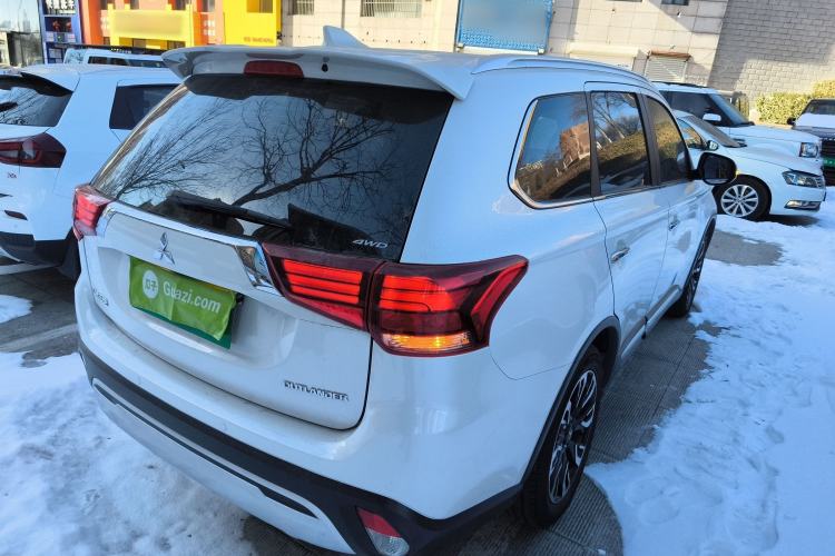 Used Mitsubishi Outlander 2019 2.4L 4x4 Zhi Xiang Edition 5 Seats China VI Standard