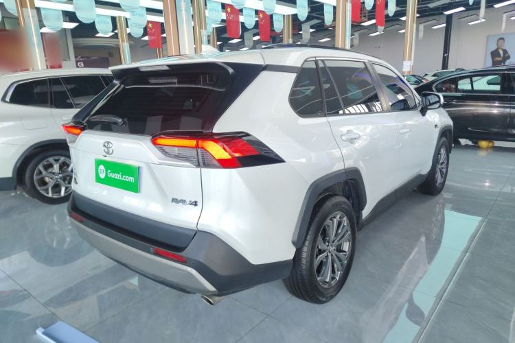 Used Toyota RAV4 2023 2.0L CVT Two-Wheel Drive 20th Anniversary Platinum Edition
