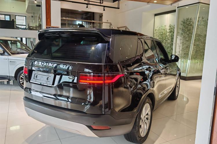 Used Land Rover Discovery 2023 300PS S
