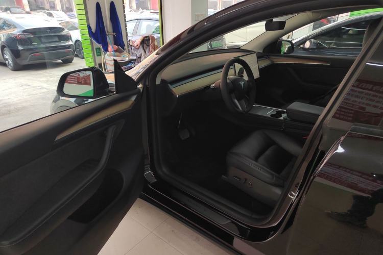 Used Tesla Model Y 2022 Long-Range All-Wheel-Drive Version
