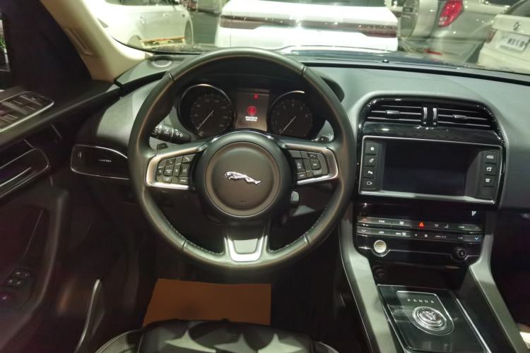 Used Jaguar F-PACE 2018 2.0T Four-Wheel Drive Urban Luxury Edition