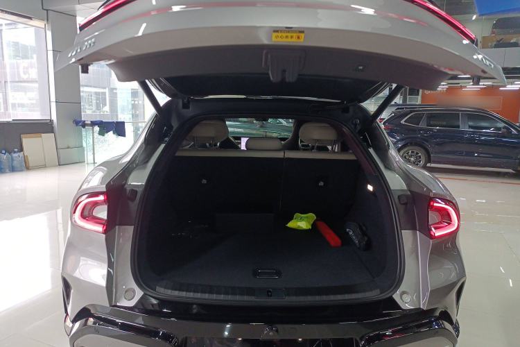 Used  YU7 2025 Ultra-Long Range All-Wheel Drive Pro Version