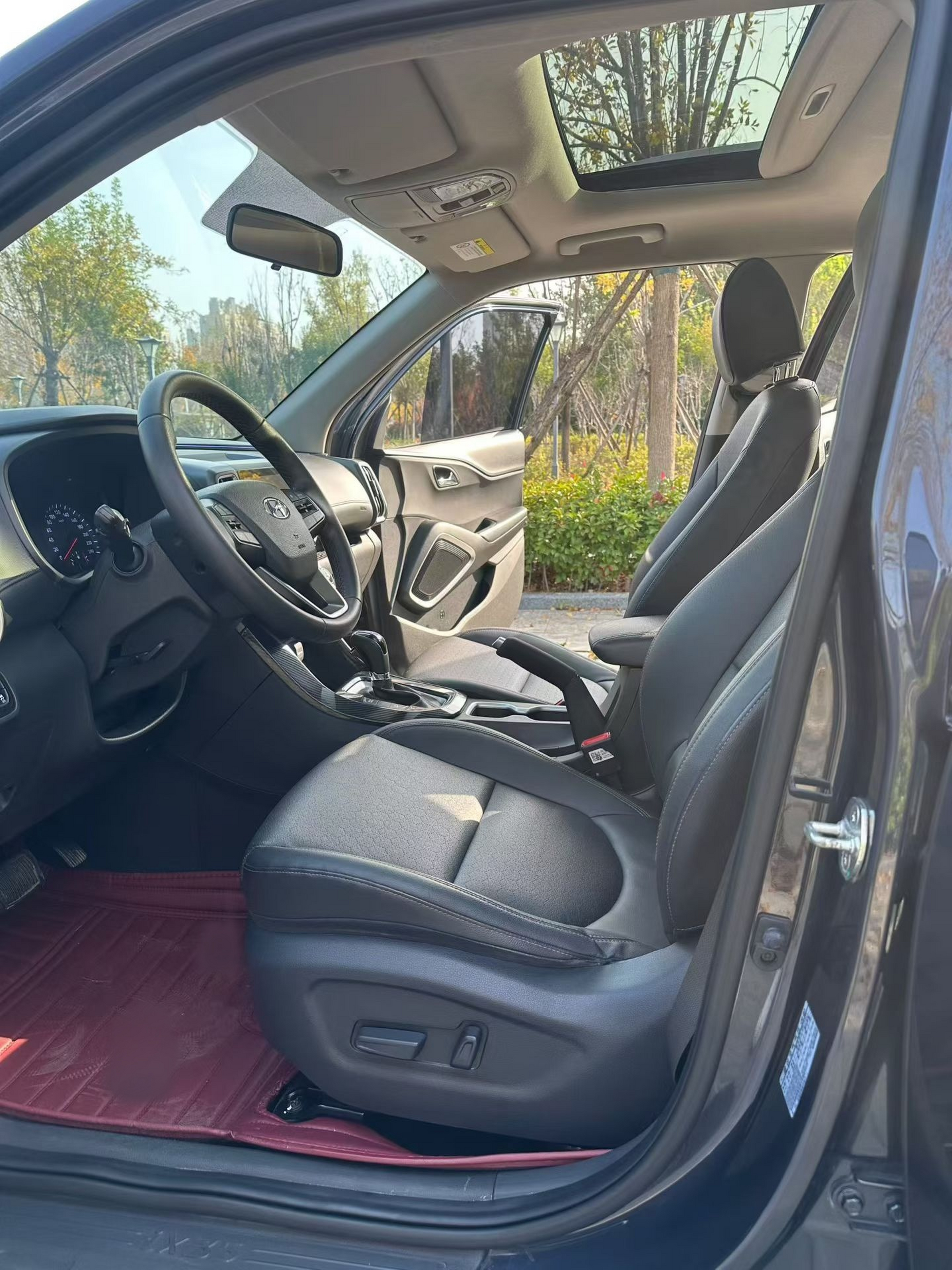 Переднее сиденье в автомобиле