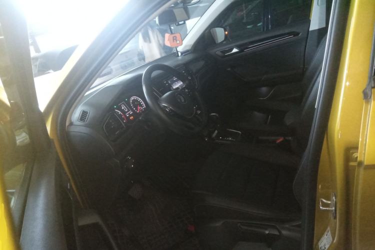 Used Volkswagen T-ROC 2018 280TSI DSG Two-Wheel-Drive Comfort Version China V Standard
