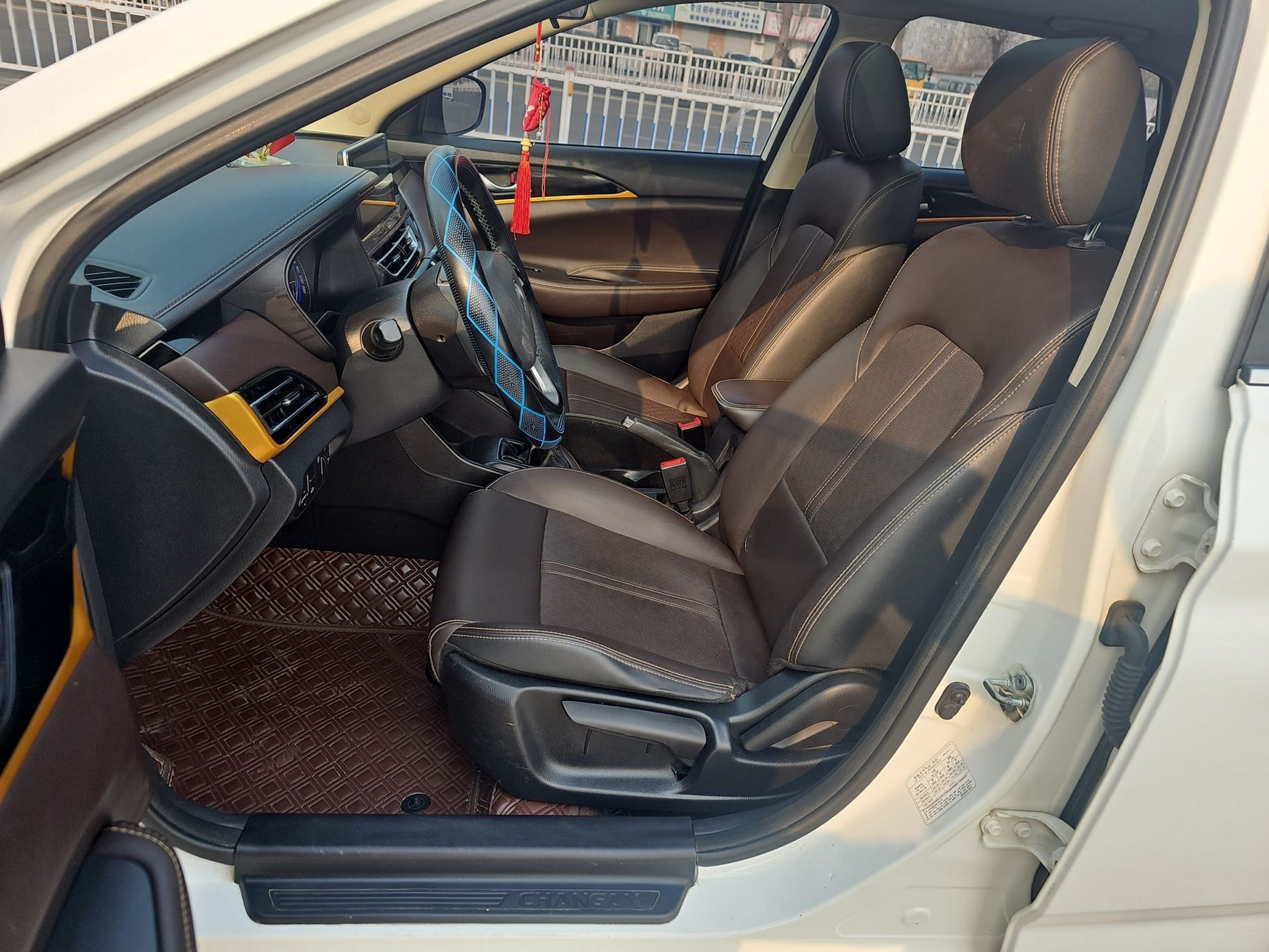 Переднее сиденье в автомобиле