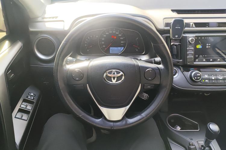 Used Toyota RAV4 2016 2.0L CVT Two-Wheel Drive Fashion Edition China V Standard