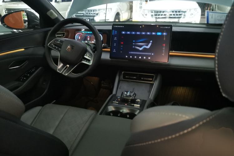 Used BYD Qin L 2024 DM-i 120KM Excellence Model
