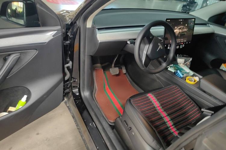 Used Tesla Model Y 2023 Rear-Wheel-Drive Version
