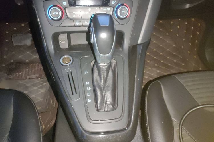 Used Ford Focus 2015 Hatchback 1.6L Automatic Fashion Edition
