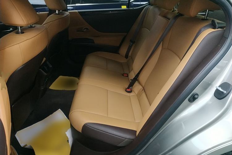 Used Lexus ES 2020 300h Premier Edition
