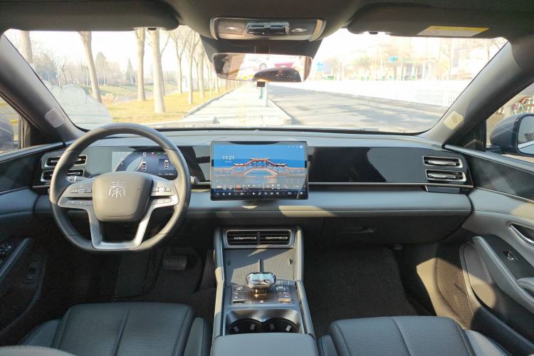 Used BYD Qin L 2025 DM-i Smart Drive 120KM Leading Model
