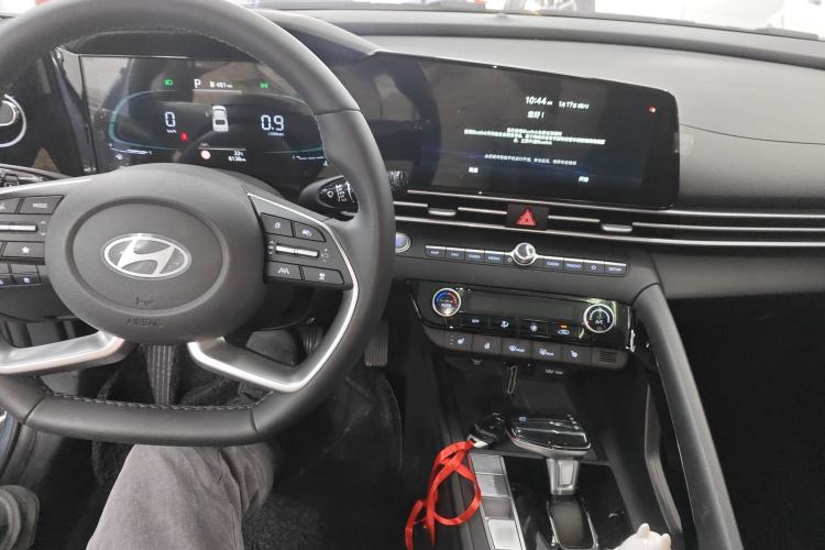 Used Hyundai Elantra 2023 1.5L CVT LUX Prestige Edition
