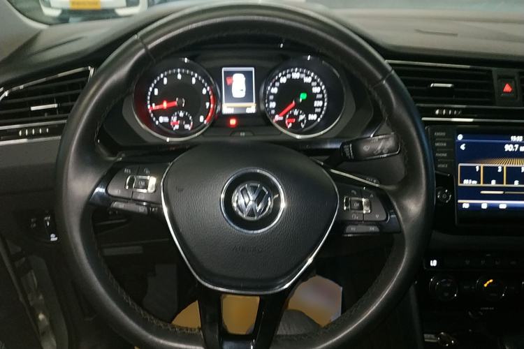 Used Volkswagen Tiguan L 2017 330TSI Automatic Two-Wheel Drive Comfort Edition
