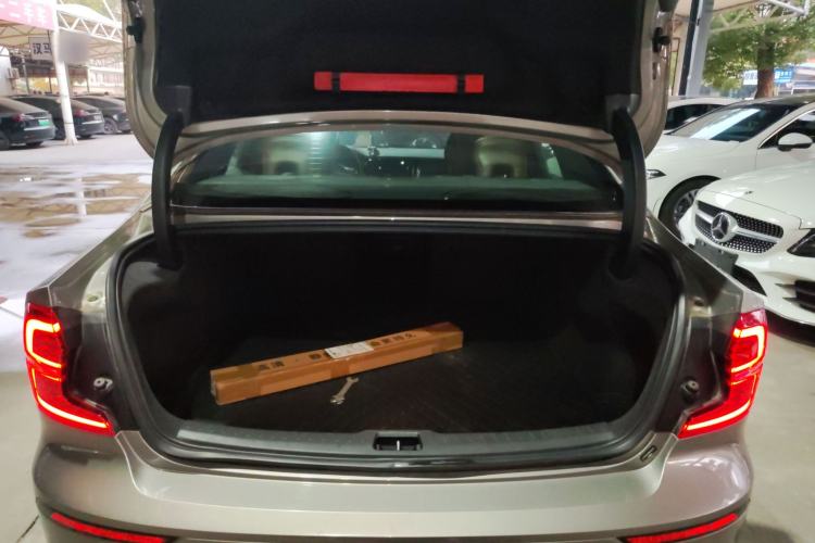 Used Volvo S60 2020 T4 Zhiyi Luxury Edition