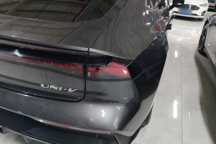 Used Changan UNI-V 2024 1.5T High-Energy Version
