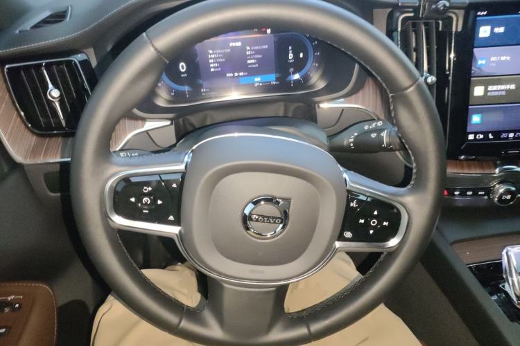 Used Volvo XC60 2024 B5 4x4 Smart Luxury Edition
