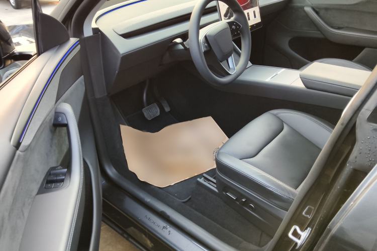 Used Tesla Model Y 2025 Long-Range All-Wheel-Drive Version