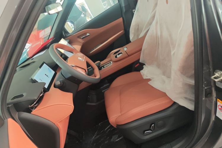 Used Changan UNI-Z New Energy 2024 Blue Whale Smart Electric iDD 125km Beyond Edition
