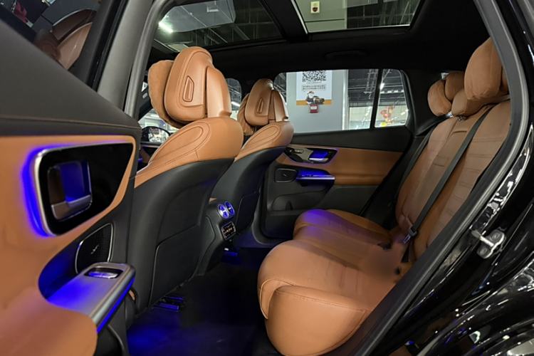 Used Mercedes-Benz GLC 2023 GLC 260 L 4MATIC Luxury Model 5 Seats
