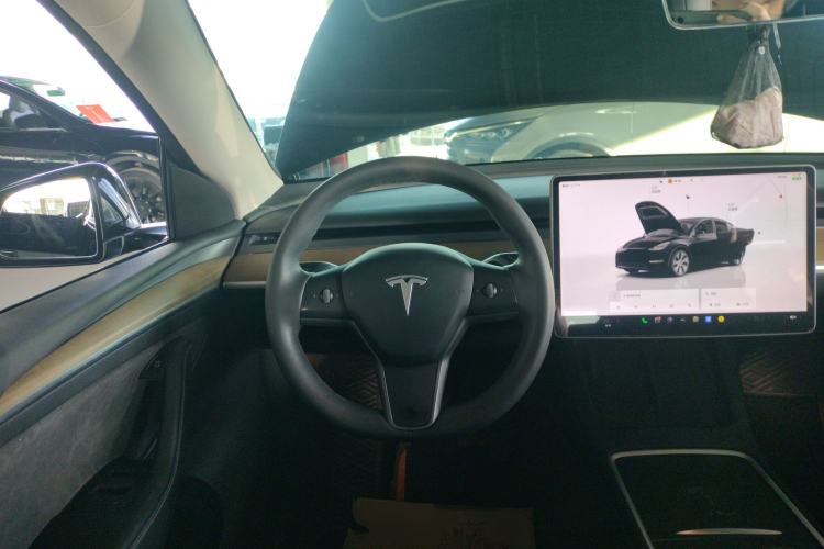 Used Tesla Model Y 2022 Long-Range All-Wheel-Drive Version