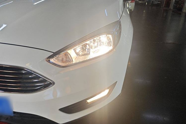 Used Ford Focus 2018 Sedan Classic 1.6L Automatic Trendy SmartDrive Edition
