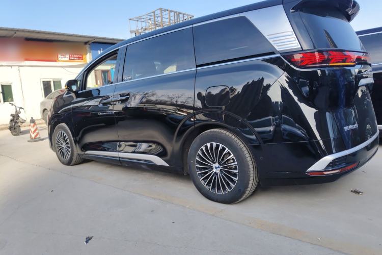 Used Denza D9 2022 EV 600 Four-Wheel Drive Flagship Model
