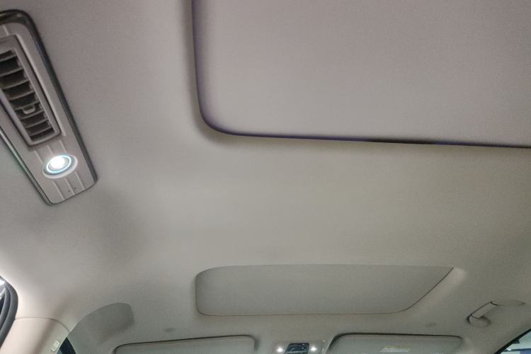 Used Denza D9 2025 DM-i Smart Drive 1020 Four-Wheel Drive Deluxe Model
