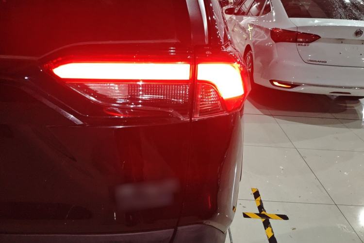 Used Toyota RAV4 2020 Dual-Engine 2.5L E-CVT Two-Wheel Drive Elite Edition
