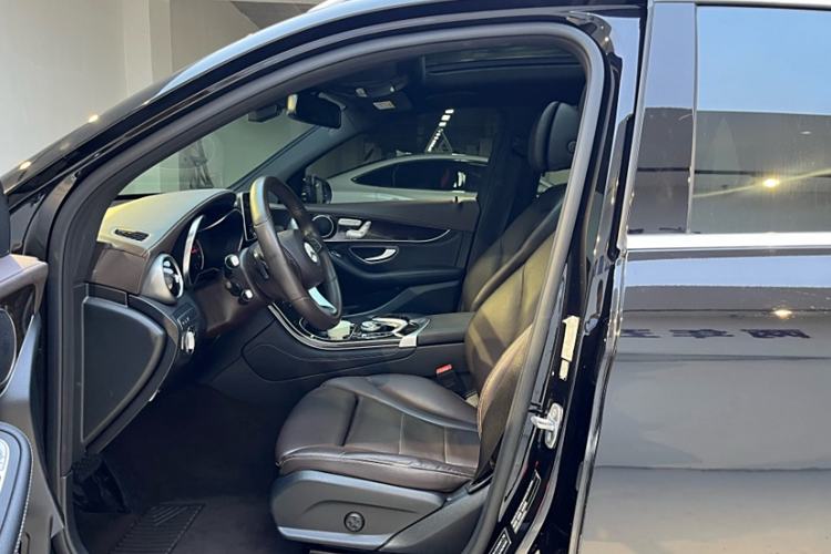 Used Mercedes-Benz GLC 2019 Facelift GLC 260 L 4MATIC Luxury Model
