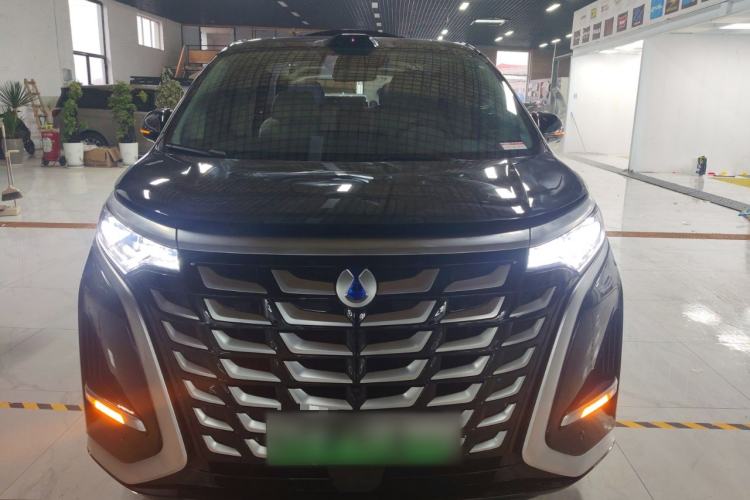 Used Denza D9 2025 DM-i Smart Drive 1020 Four-Wheel Drive Deluxe Model
