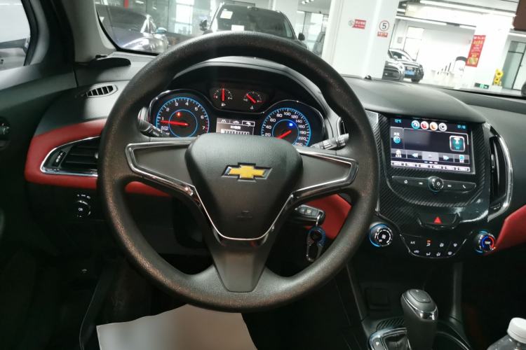 Used Chevrolet Cruze 2017 1.5L Hatchback Automatic Pioneer Sunroof Edition
