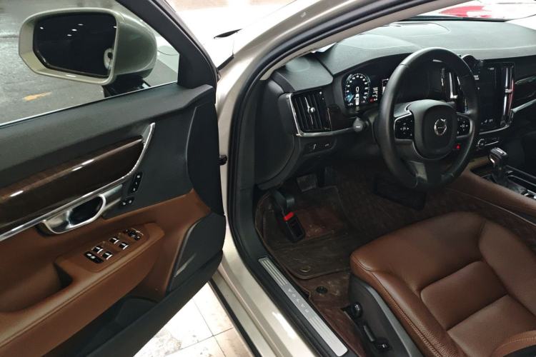 Used Volvo S90 2018 T4 Zhiyuan Edition
