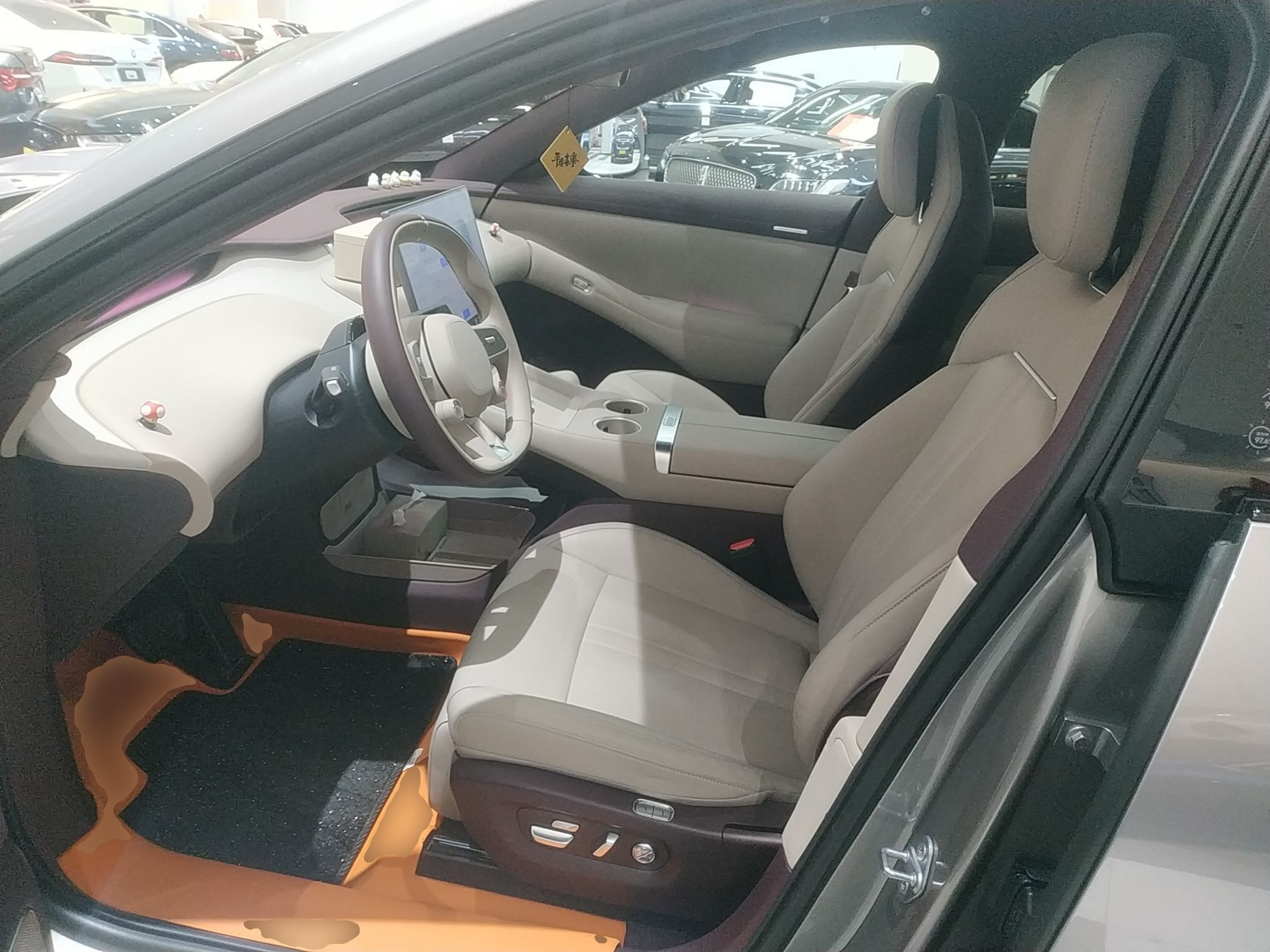 Переднее сиденье в автомобиле