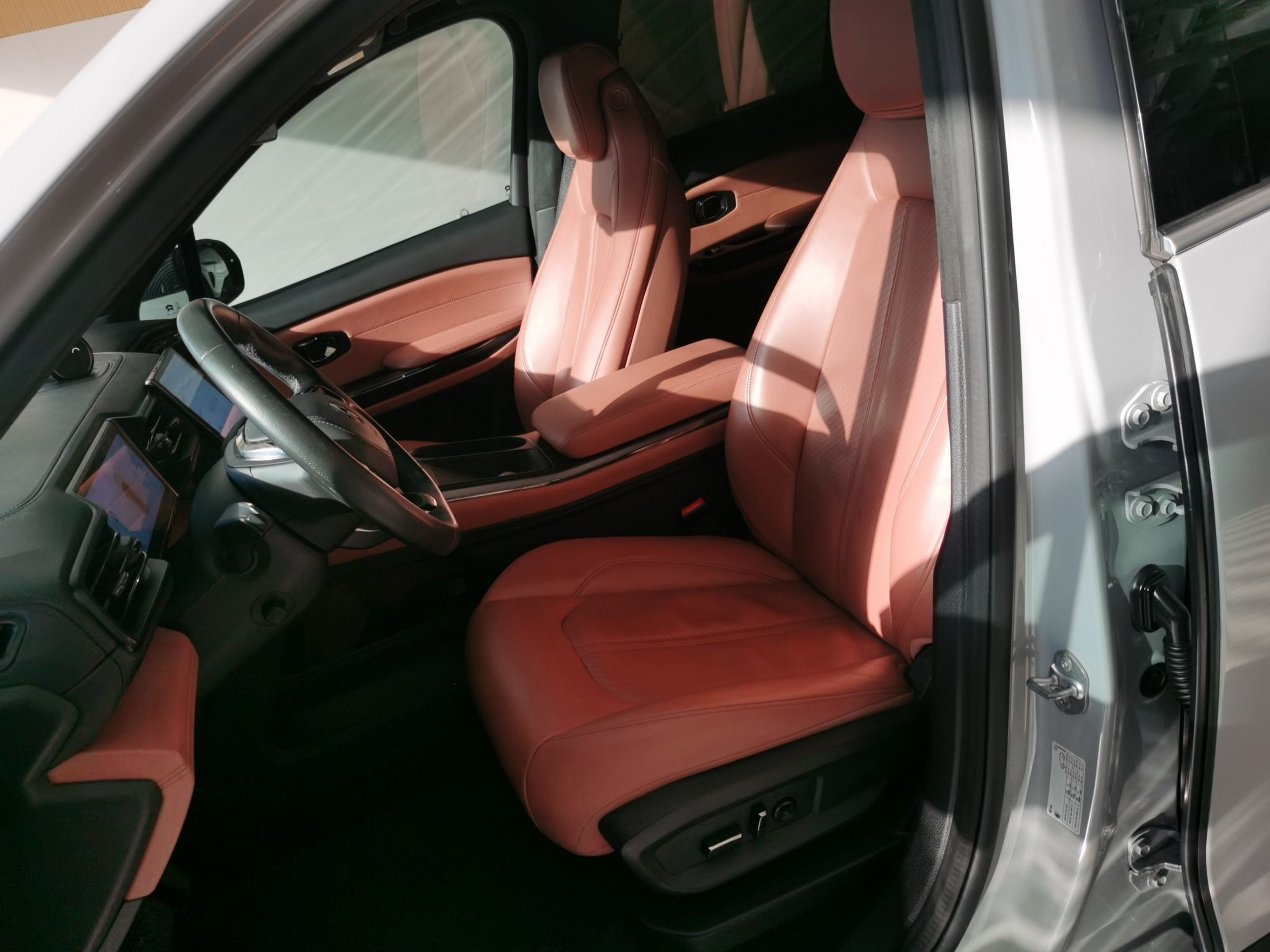 Переднее сиденье в автомобиле