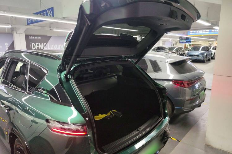 Used VOYAH FREE 2025 318 259 km All-Wheel-Drive Exploration Edition
