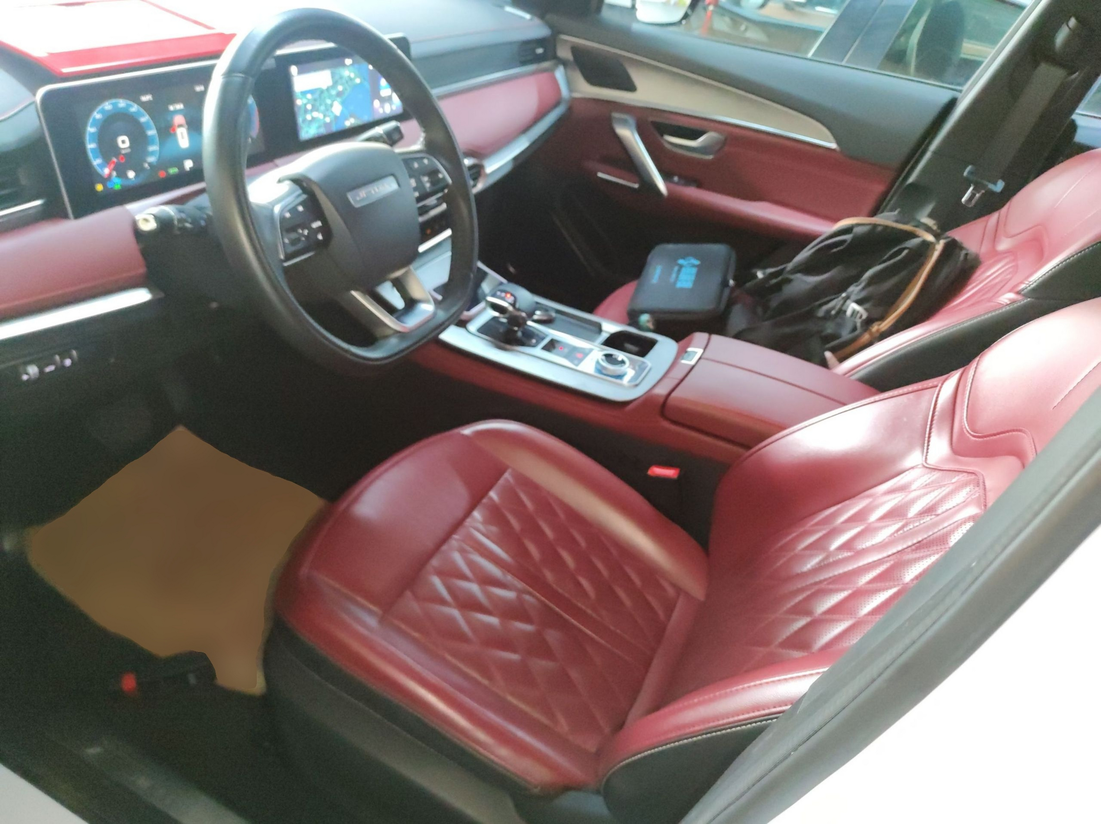 المقاعد الأمامية داخل السيارة