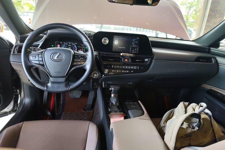 Used Lexus ES 2021 200 Excellence Edition
