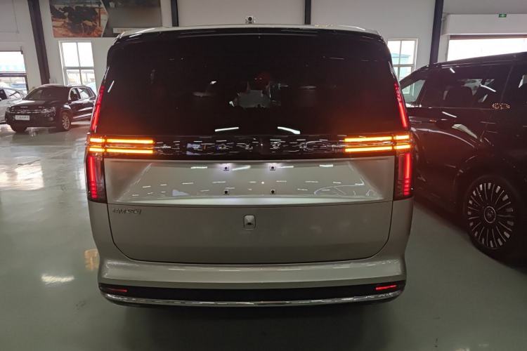 Used Volvo EM90 2025 Ultra Six-Seater