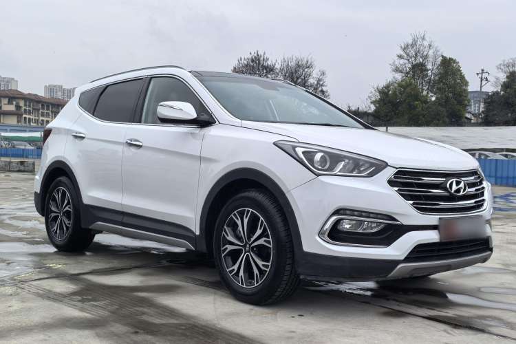 Used Hyundai Santa Fe 2017 2.0T Automatic Two-Wheel Drive Smart Version 7 Seats
