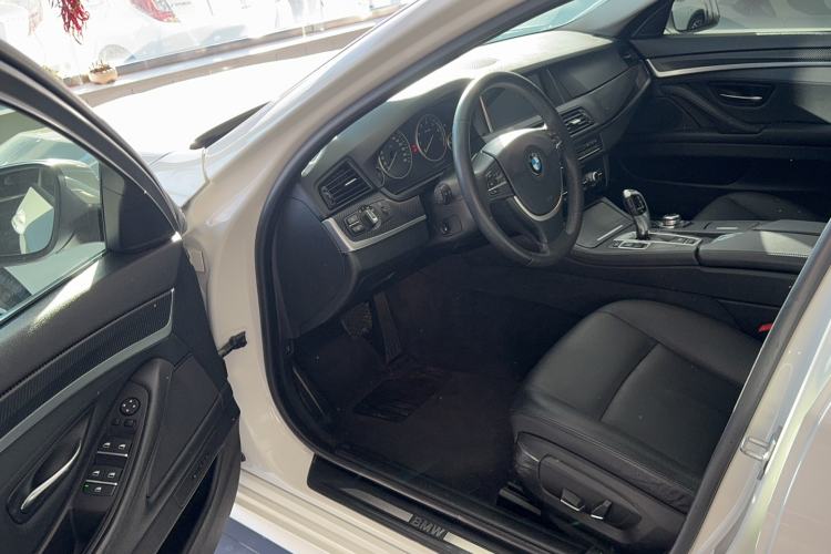 Used BMW 5 Series 2014 520Li Elegant Model
