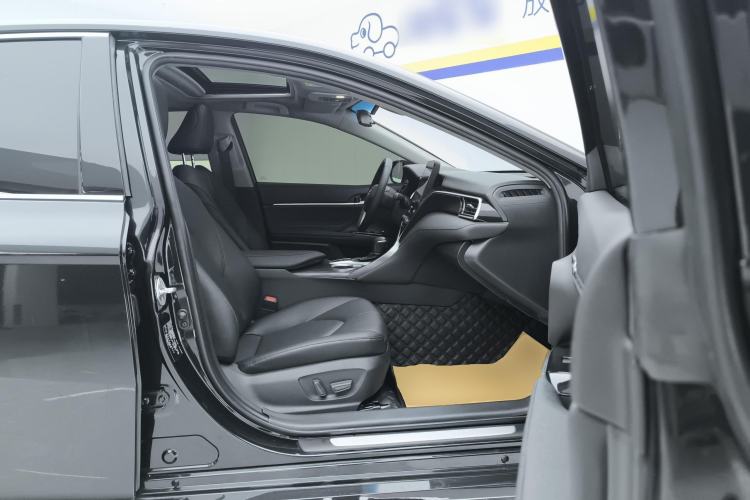 Used Toyota Camry 2023 2.0G Luxury Edition
